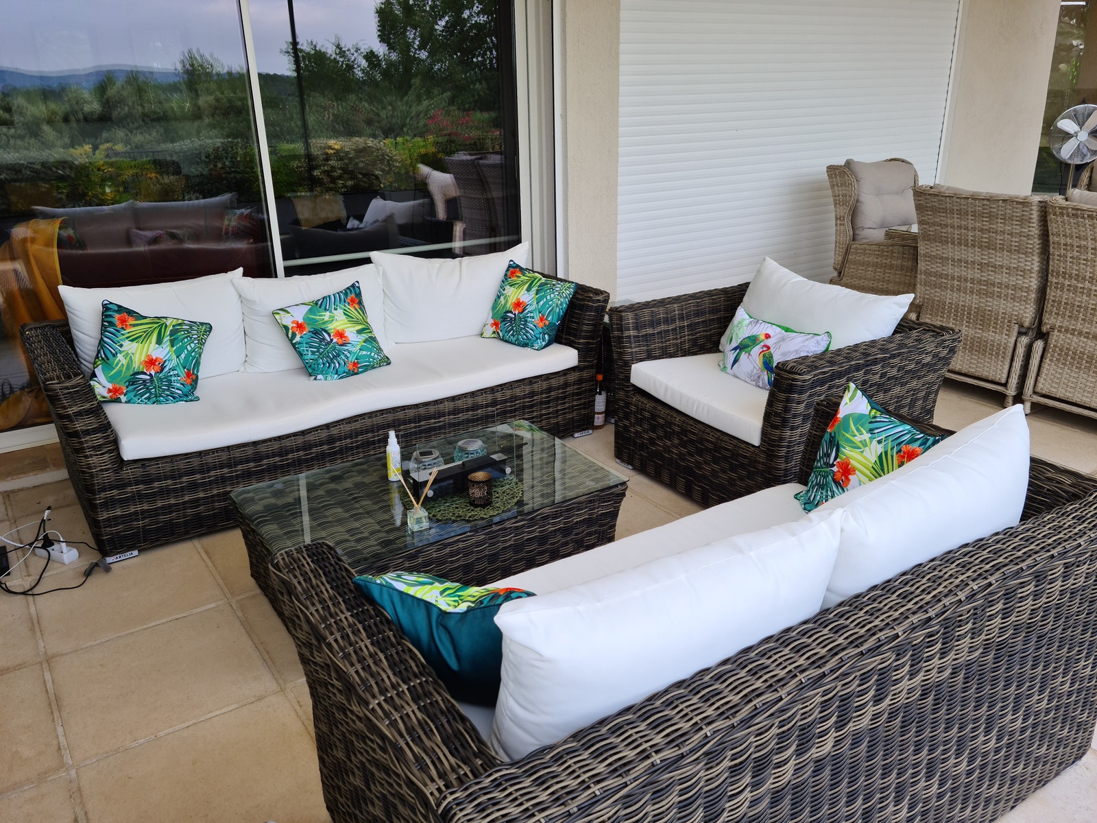 Salong ute Galleribilde