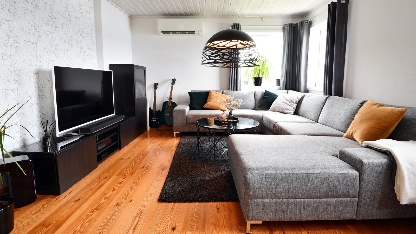 Stue. Møbler hører til forrige leietaker. Galleribilde