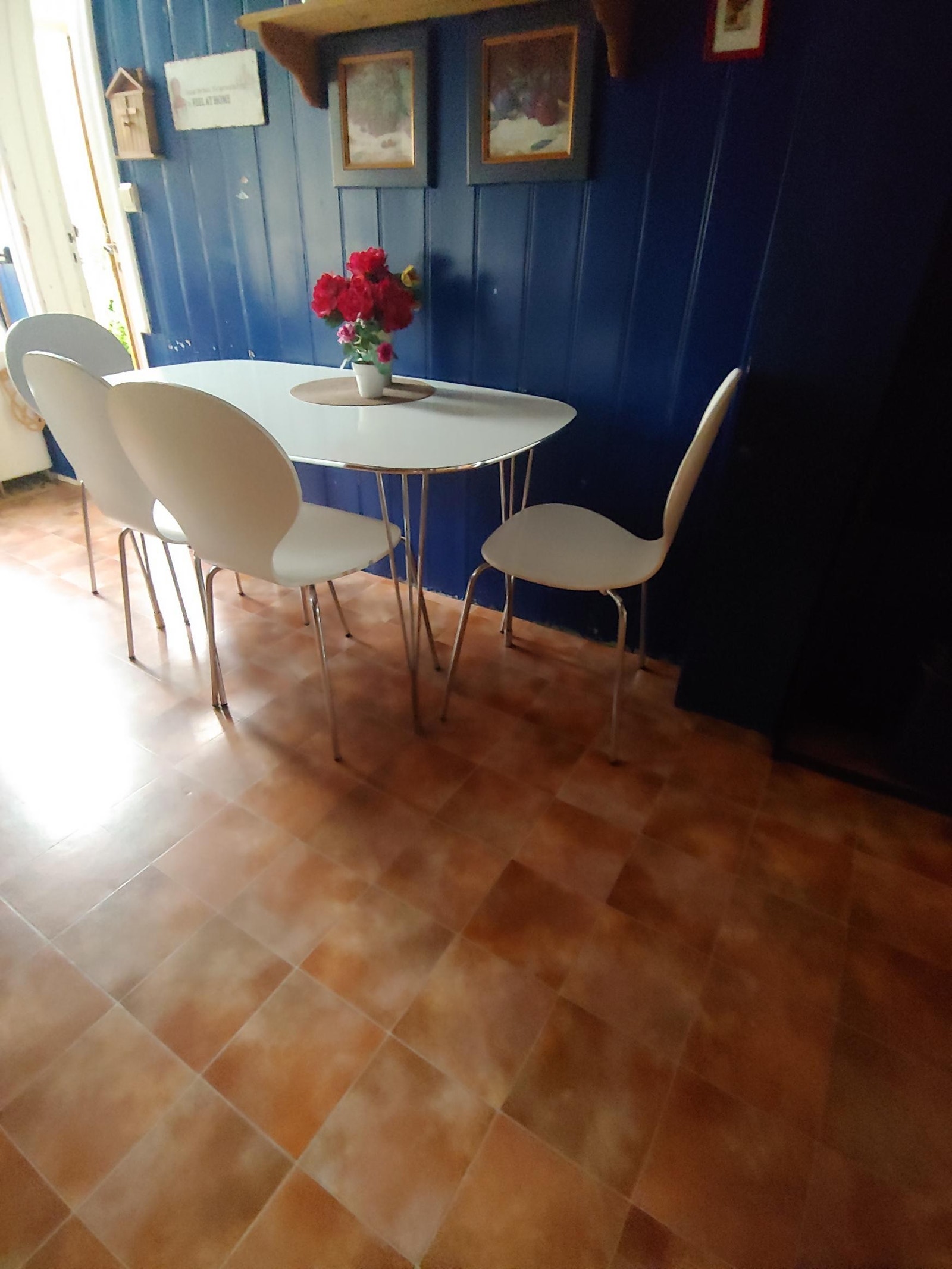 Spisegruppe på kjøkkenet Galleribilde