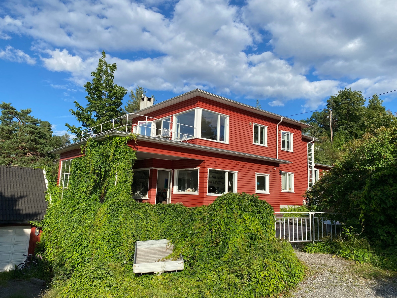 Huset er en gammel hytte som er totalombygget i 2010 Galleribilde
