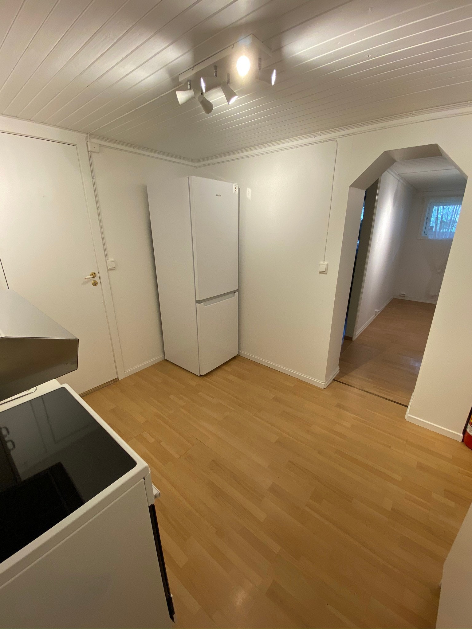 Lyst og pent kjøkken Galleribilde