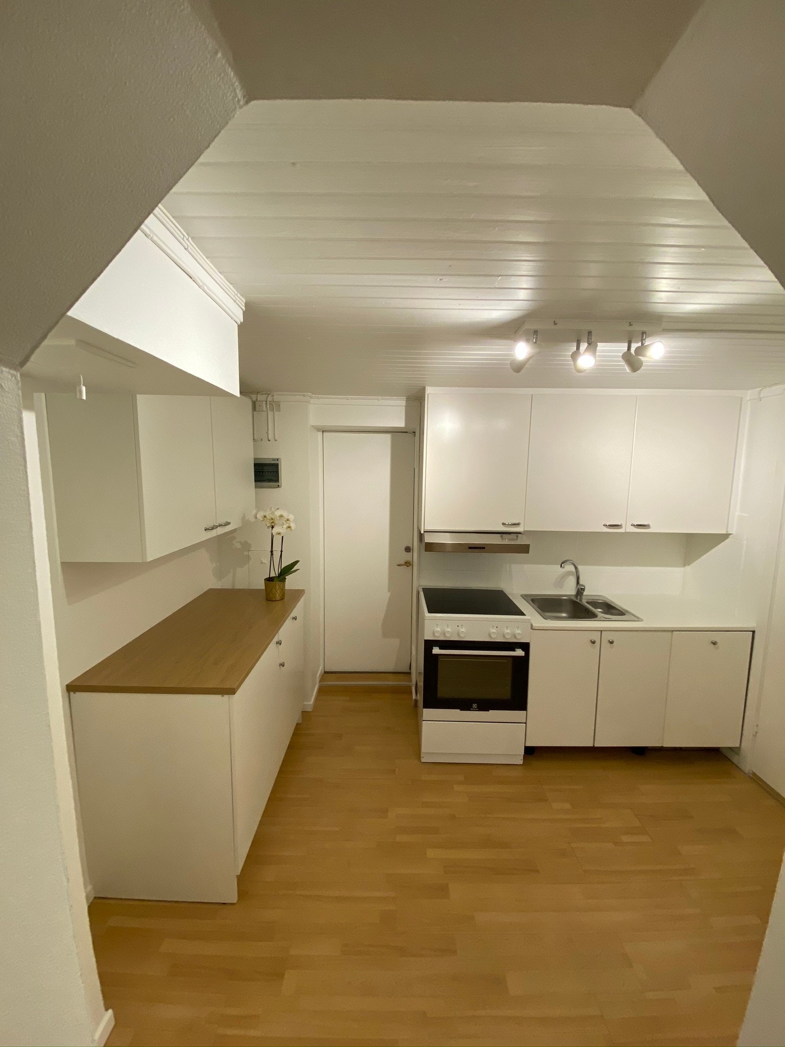 Lyst og pent kjøkken Galleribilde