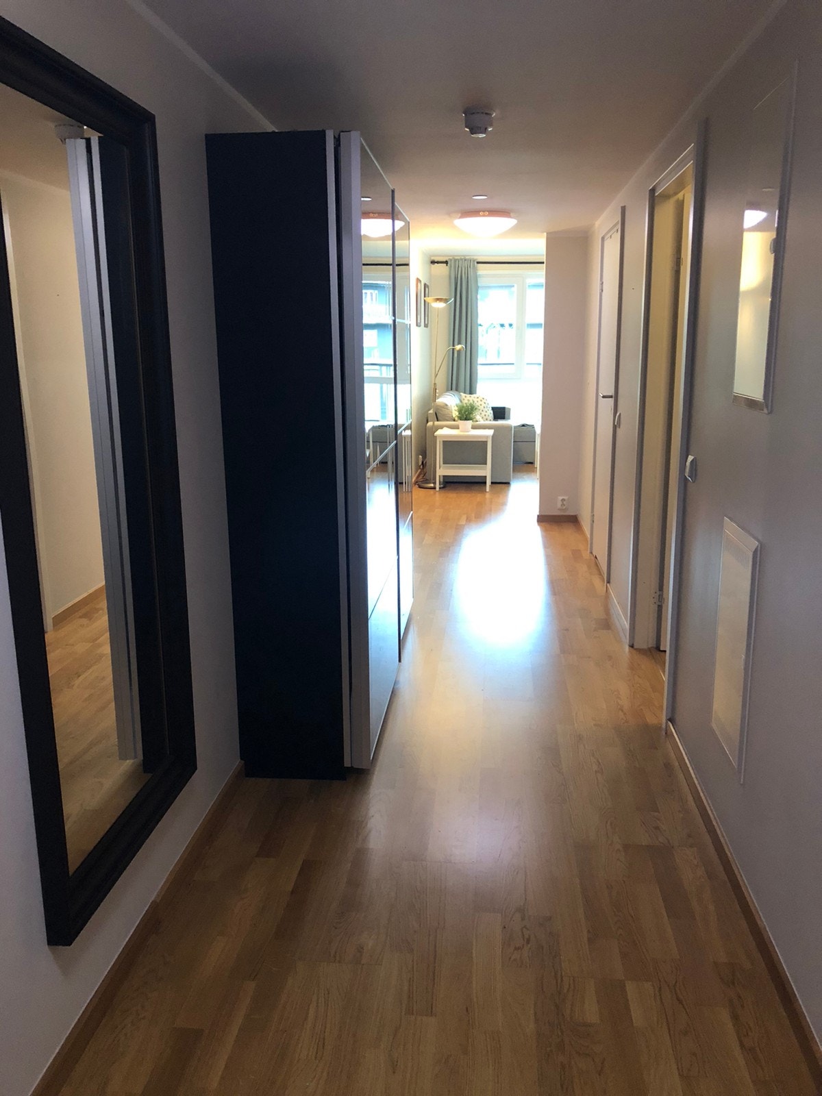 Gang fra ytterdør. Galleribilde