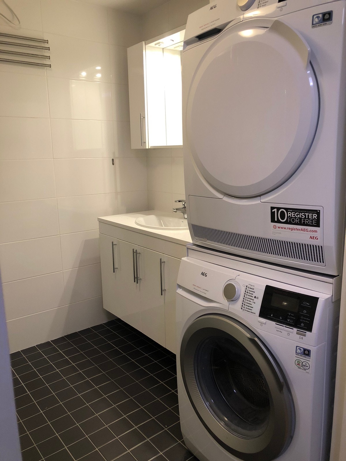 Tørketrommel og vaskemaskin inkl. I leien Galleribilde