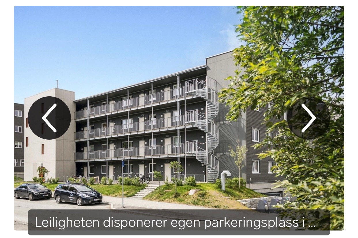 1 etg. Med egen parkeringsplass i kjeller. Det er både heis og trapp til parkeringskjeller. Galleribilde