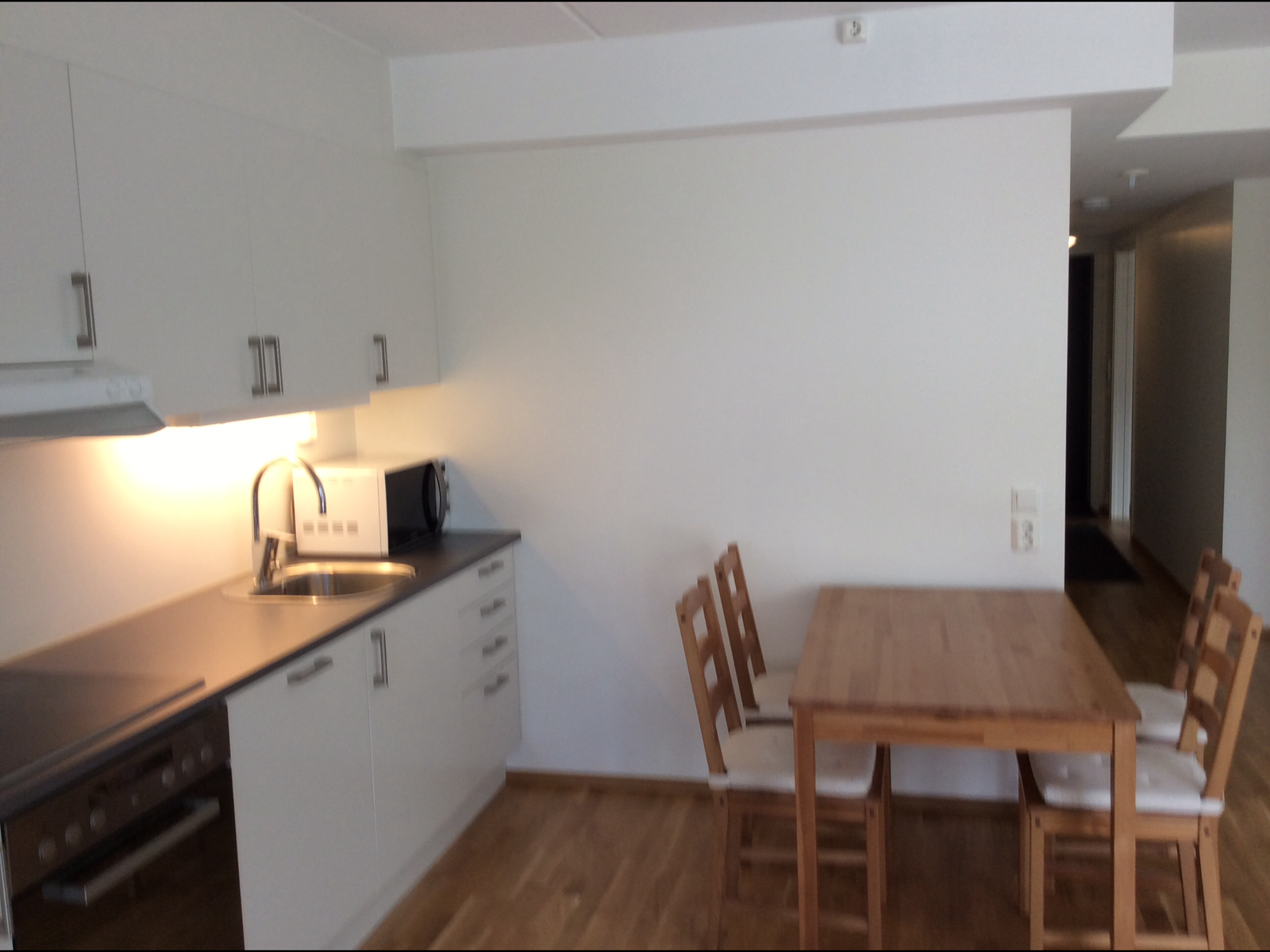 Kjøkken/ spiseplass m åpen løsning til stue ca. 30 m2 tils. Galleribilde