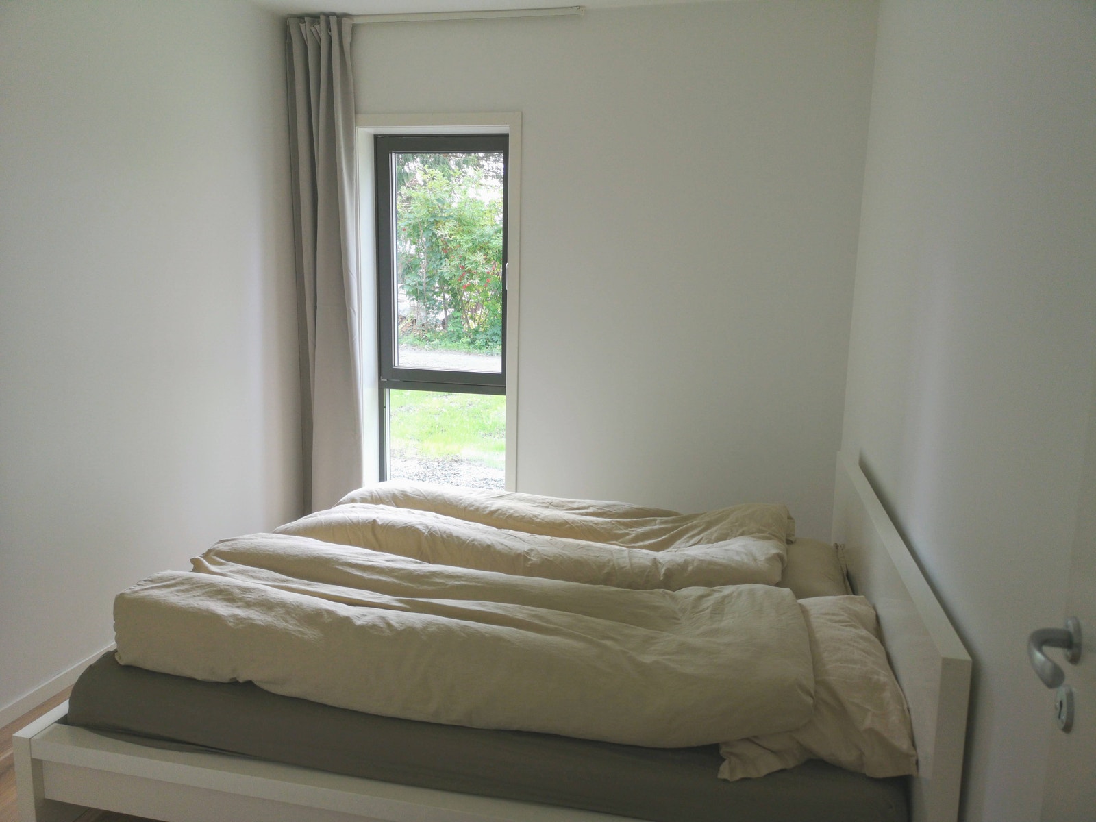 Soverom, seng på 160cm med elektrisk hev/senk Galleribilde