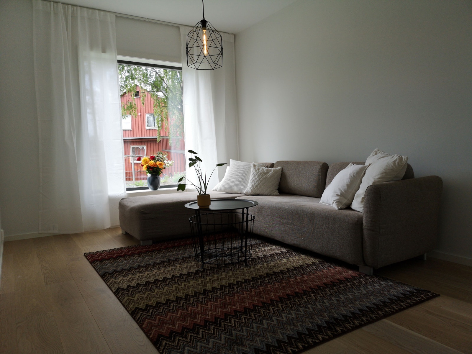 sofaen på bildet har blitt byttet ut med en mer moderne sofa fra Bolia Galleribilde