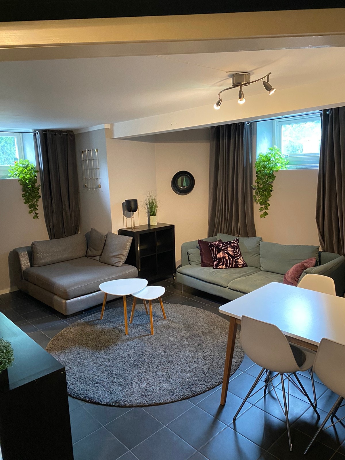 Hybelen er oppusset etter dette bildet ble tatt, med større vindusflater. Galleribilde