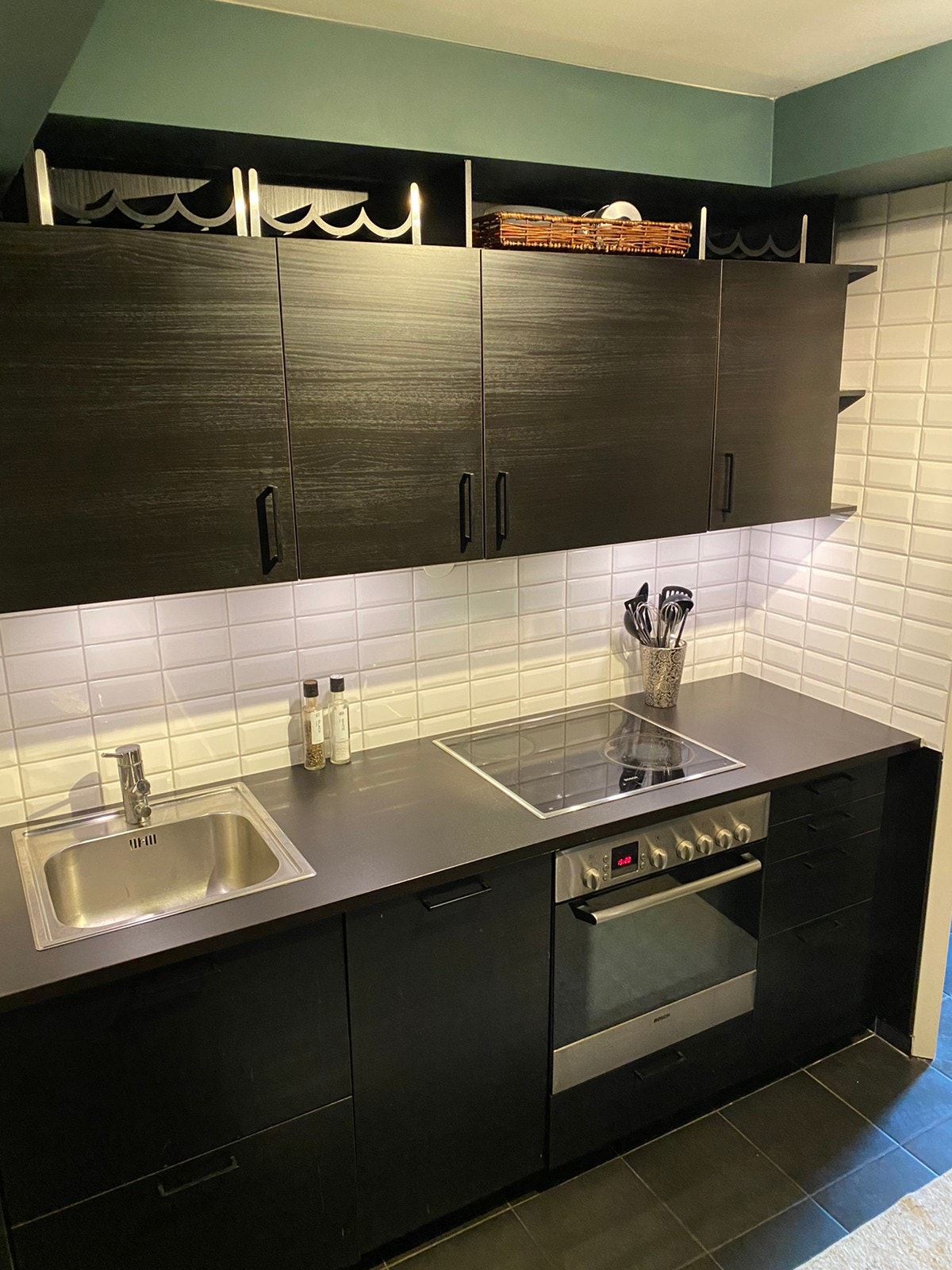 Relativt romslig kjøkken Galleribilde