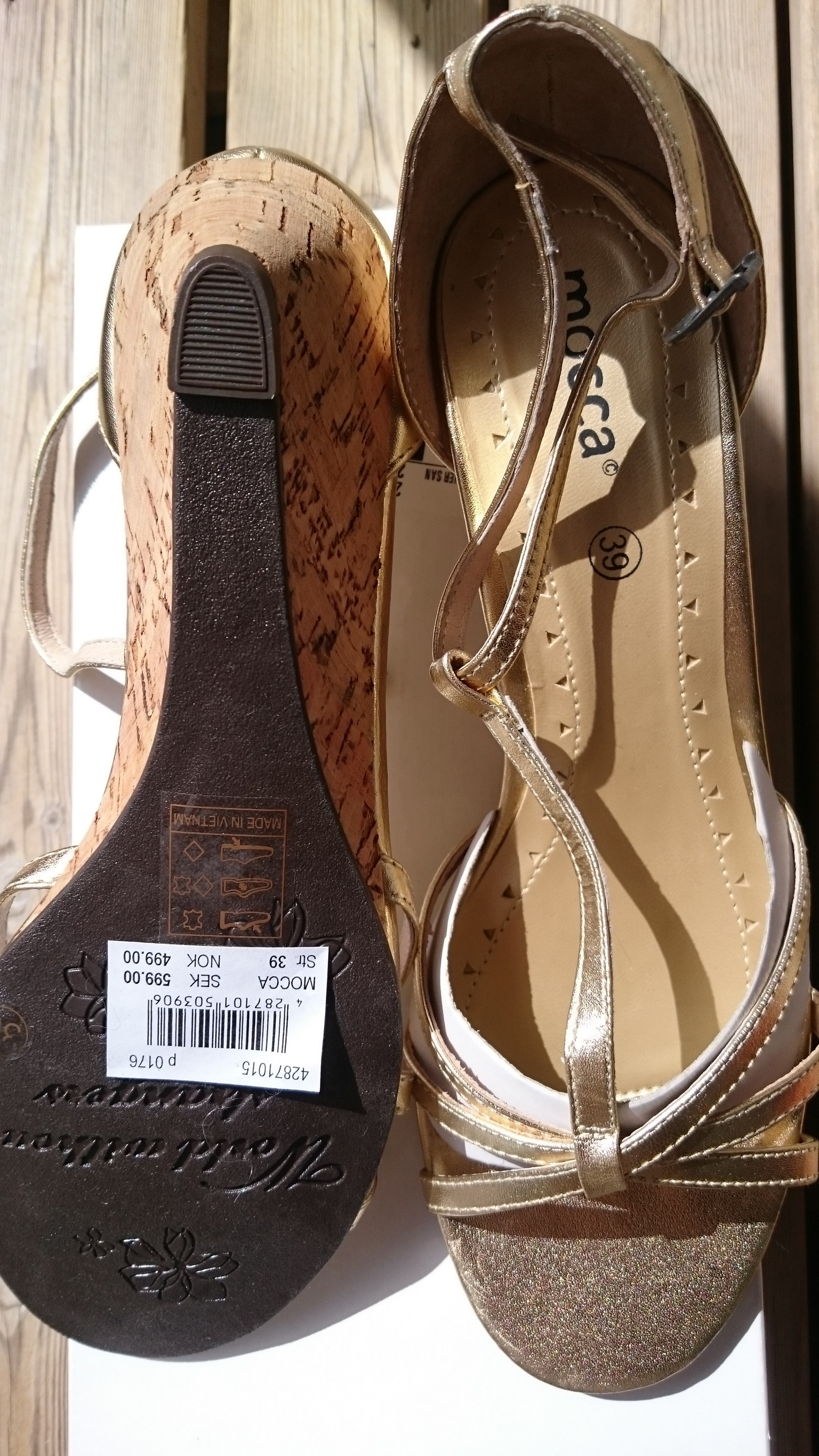 NY* Sandaler sandaletter med kilehæl i ekte skinn fra Mocca Sko sandaler med kilehæl i ekte skinn fra Vagabond | FINN.no