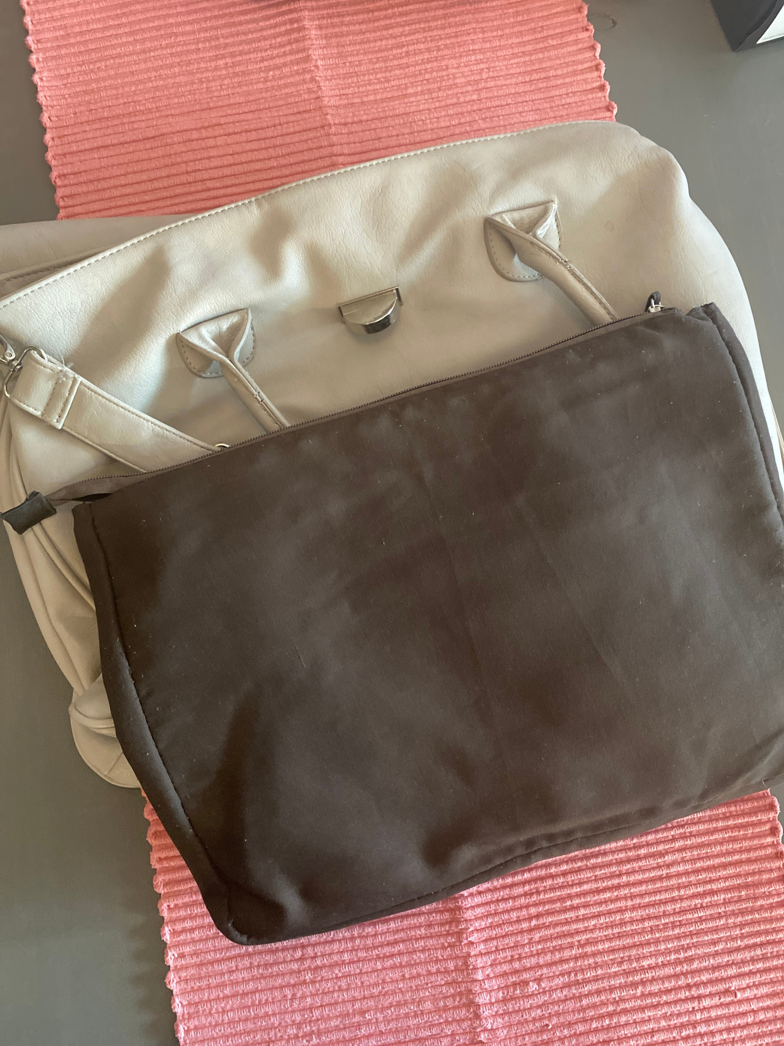 Stor pent brukt beige veske | FINN.no DKNY PC veske 15 tommer aldri brukt | FINN.no
