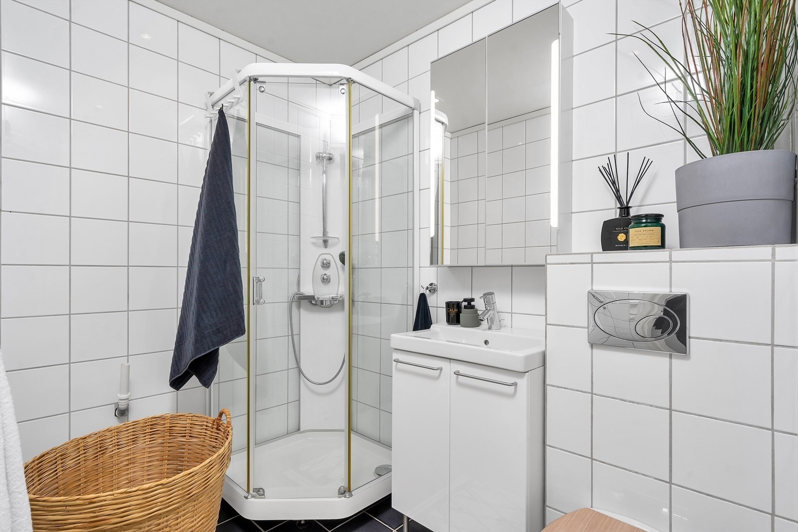 Bad 2.etg med vaskemaskin Galleribilde