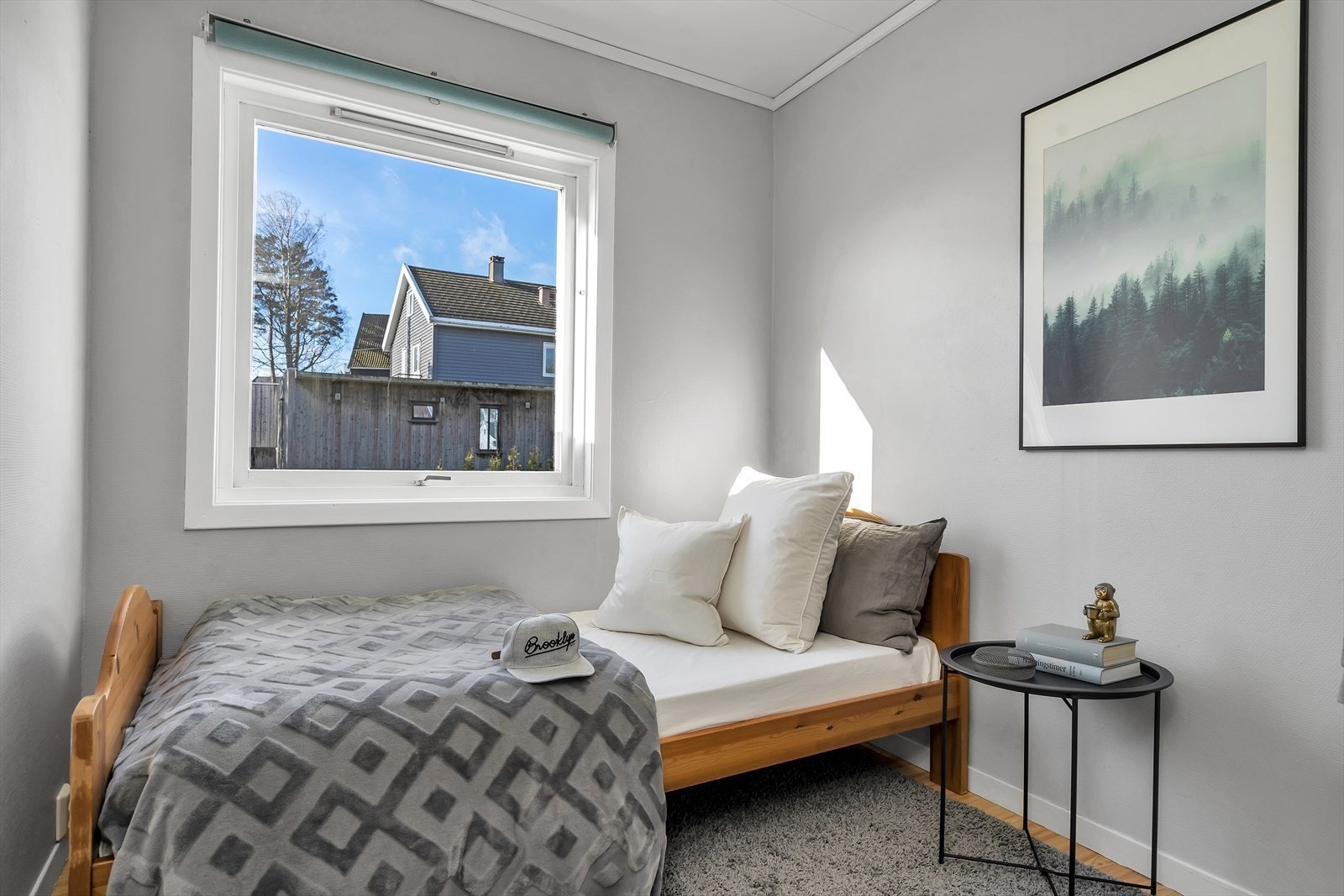 Sovrom 2 med 90cm seng, garderobeskap og mulighet for pult. 2.etg Galleribilde