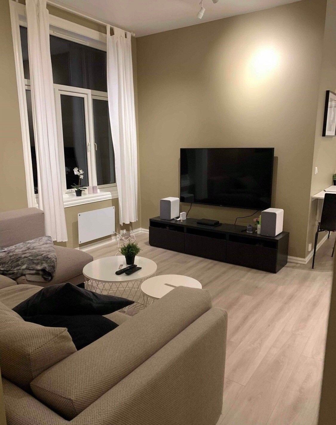 Vegghengt tv Galleribilde