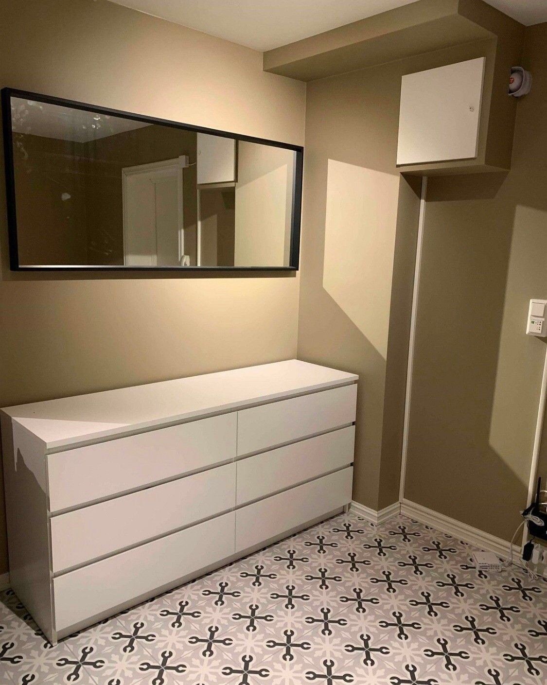 Romslig gang, med mye lagringsplass Galleribilde