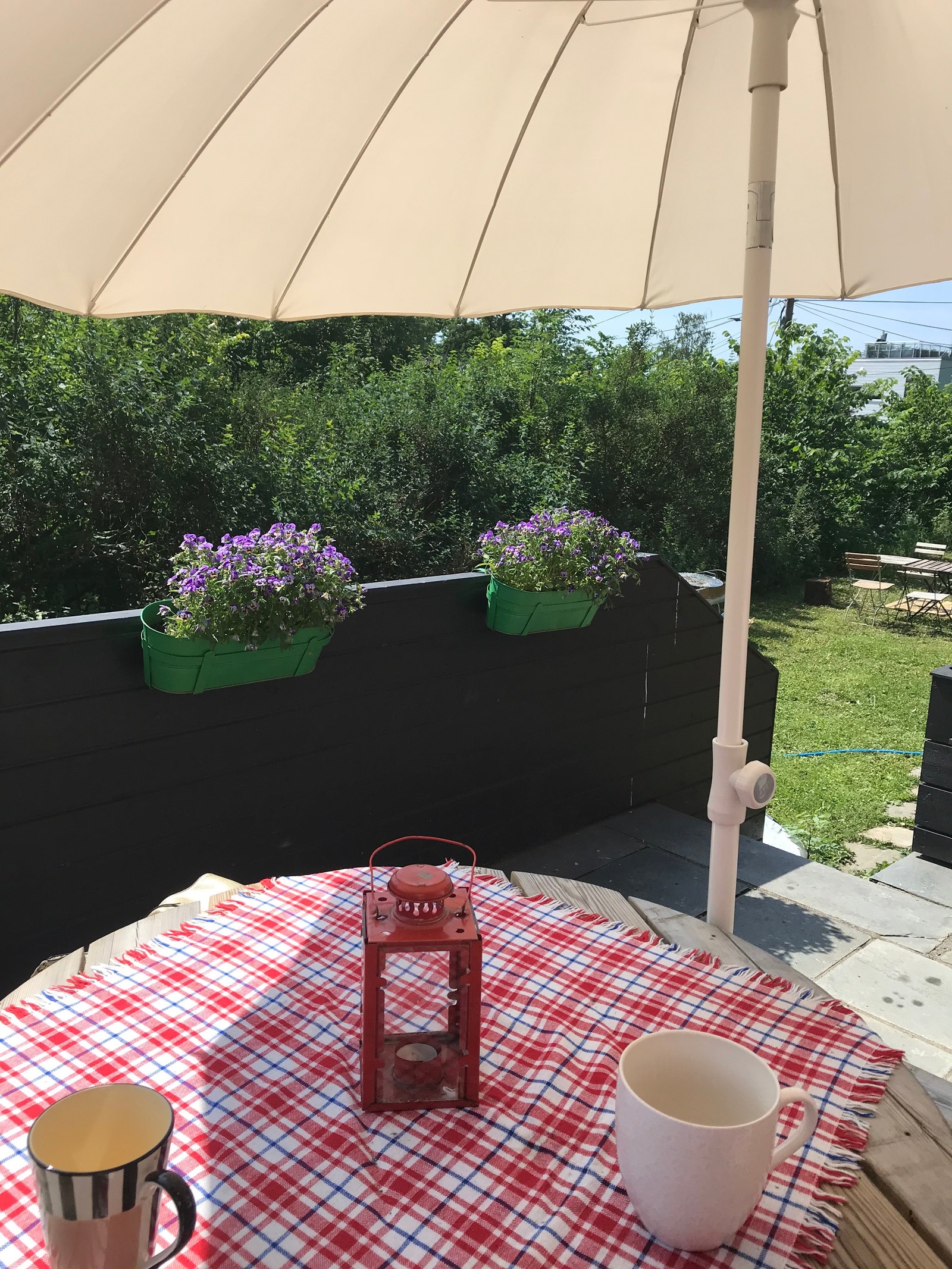 TERRASSE OG HAGE Galleribilde