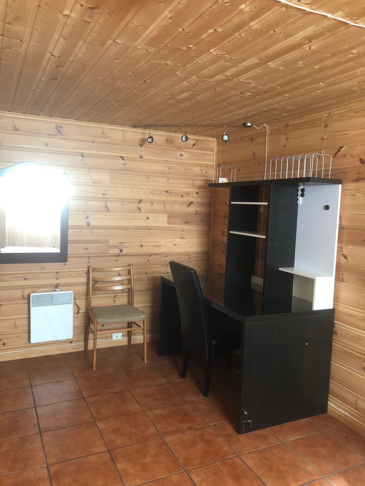 Ledig rom 2 tilbygg nede.3500,- Galleribilde