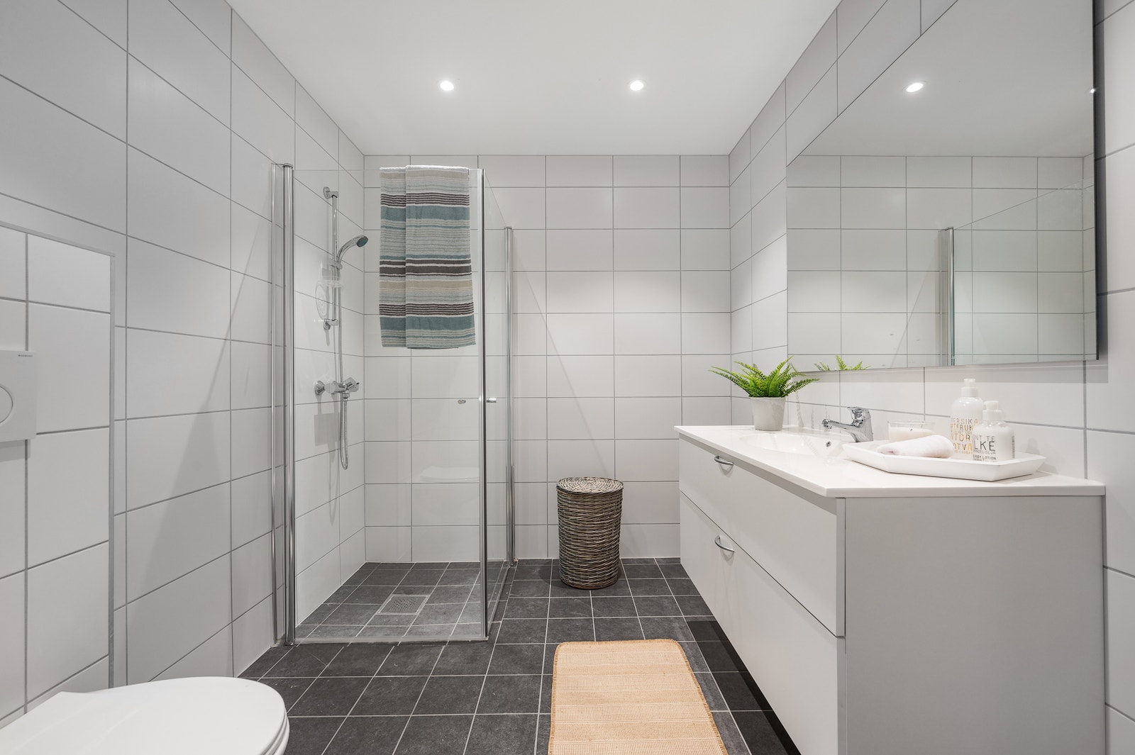 Delikat flislagt bad Galleribilde