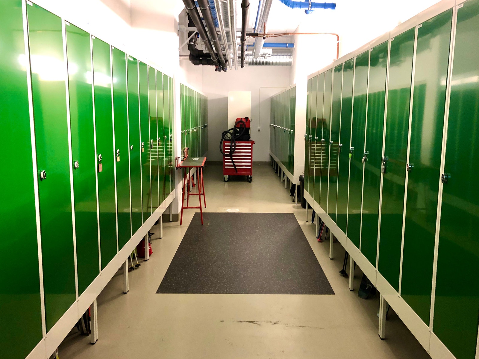 Skibod med smørebenk Galleribilde