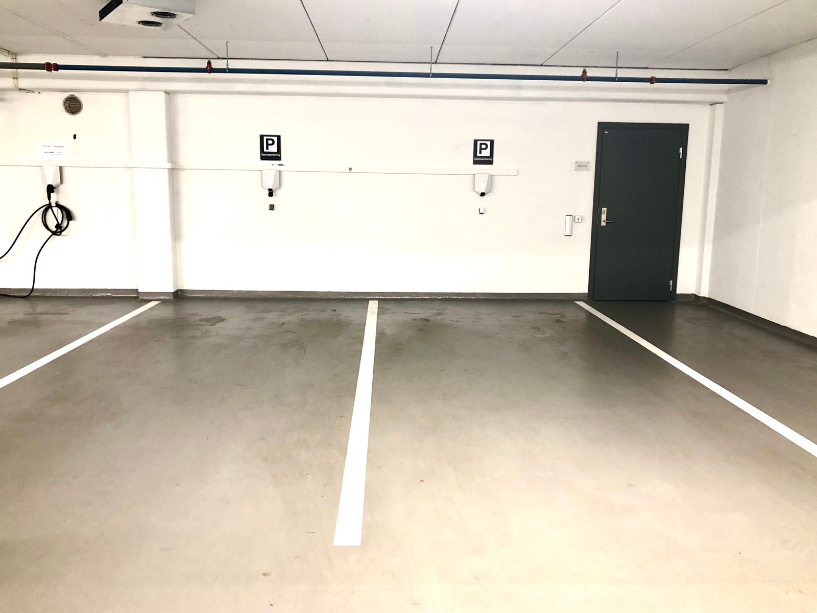 Gjesteparkerig med ladere Galleribilde