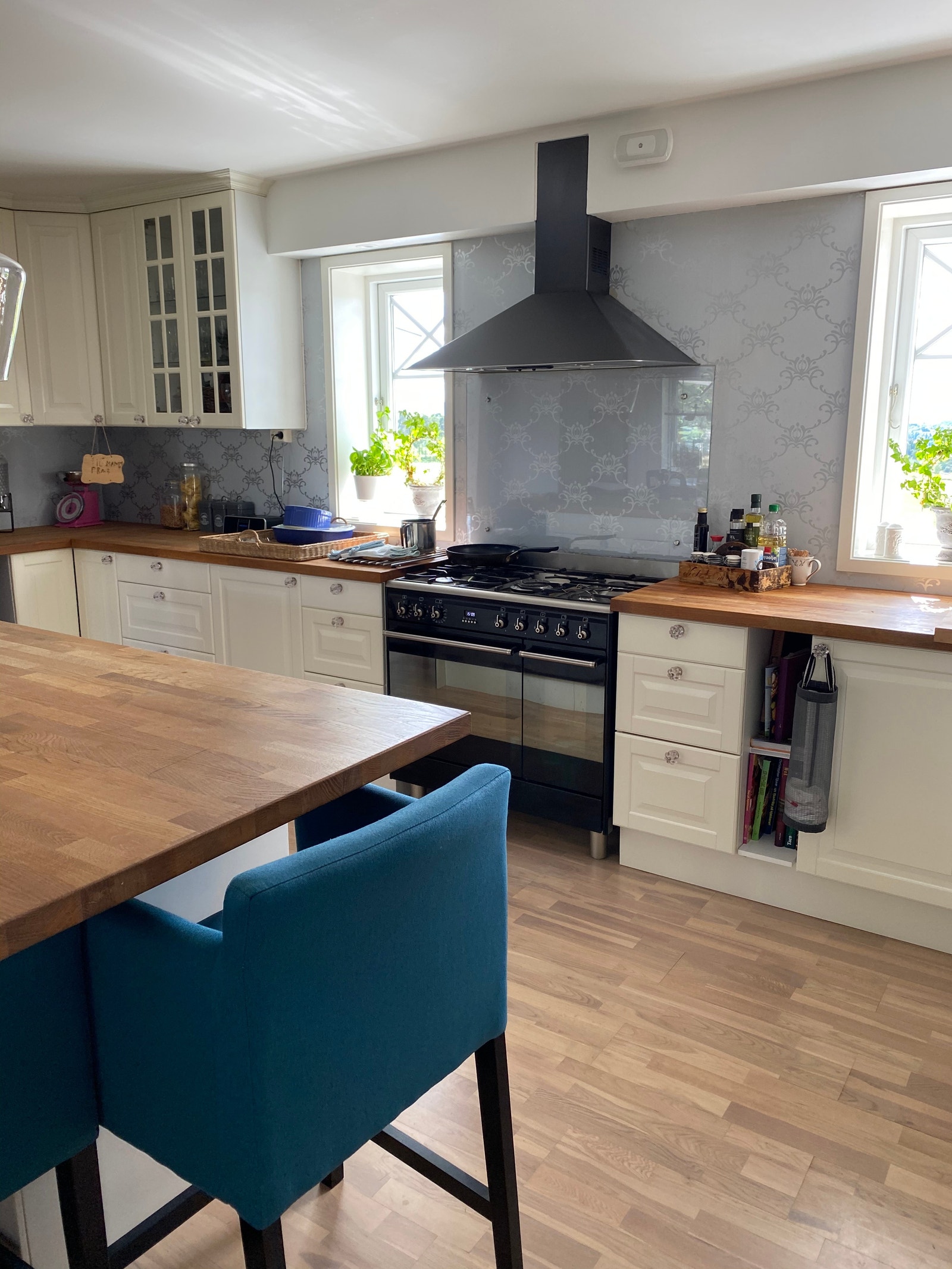 Kjøkken med gasskomfyr Galleribilde