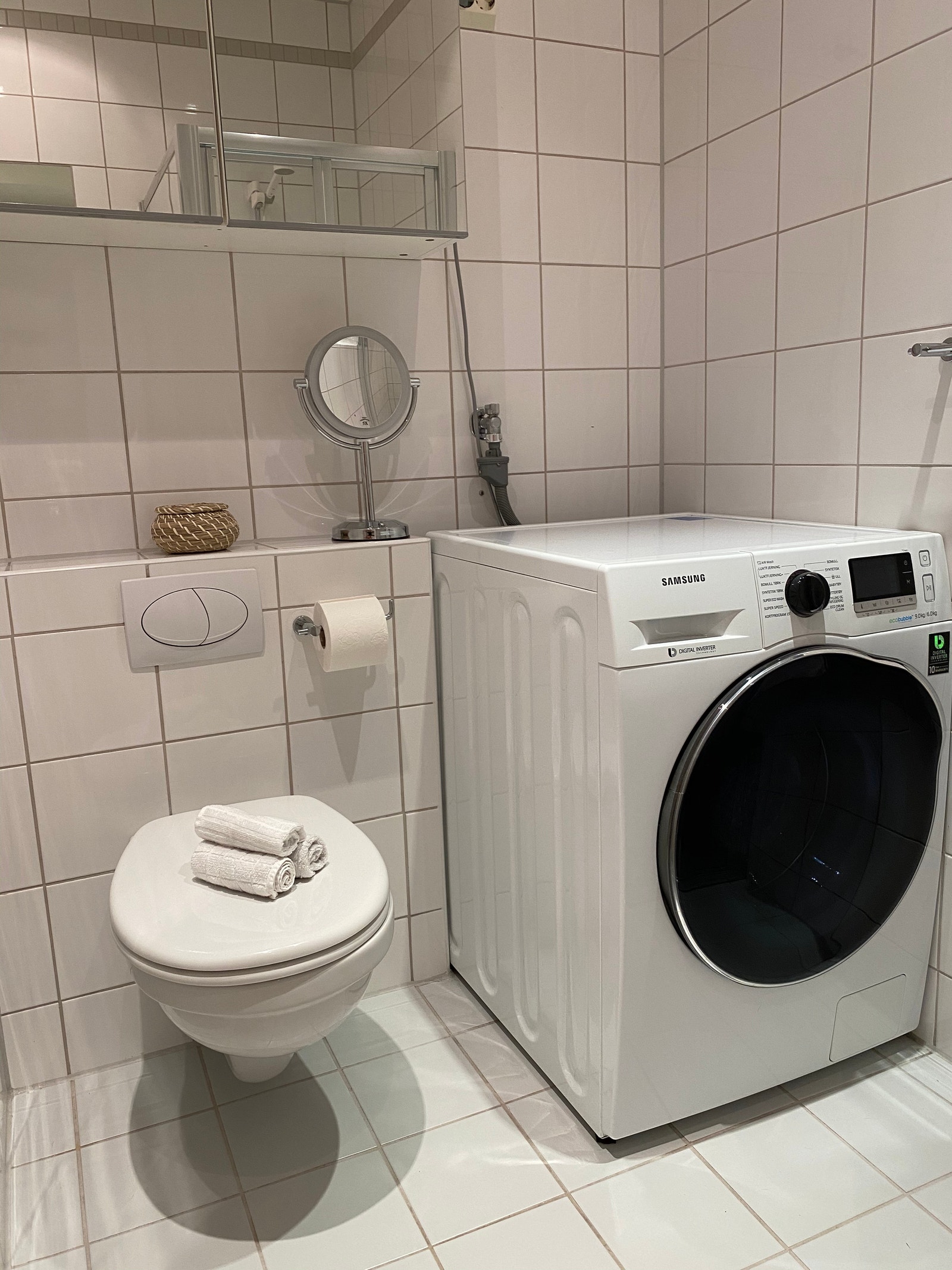 Toalett - Vaskemaskin og tørk Galleribilde