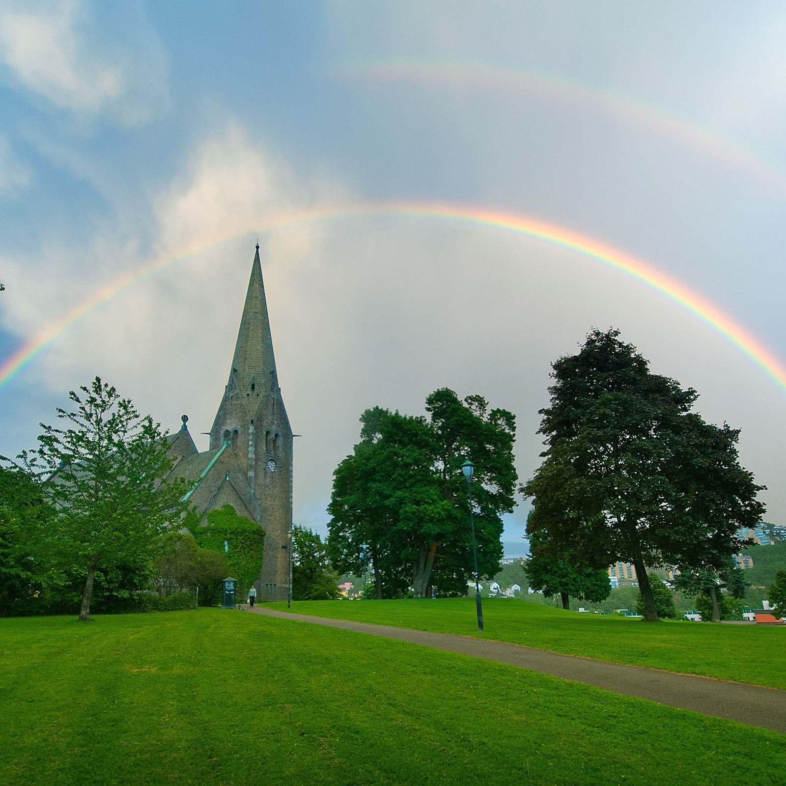Flotte Vålerenga kirke i Vålerenga parken - Som en kan skue fra Svalgangen Galleribilde