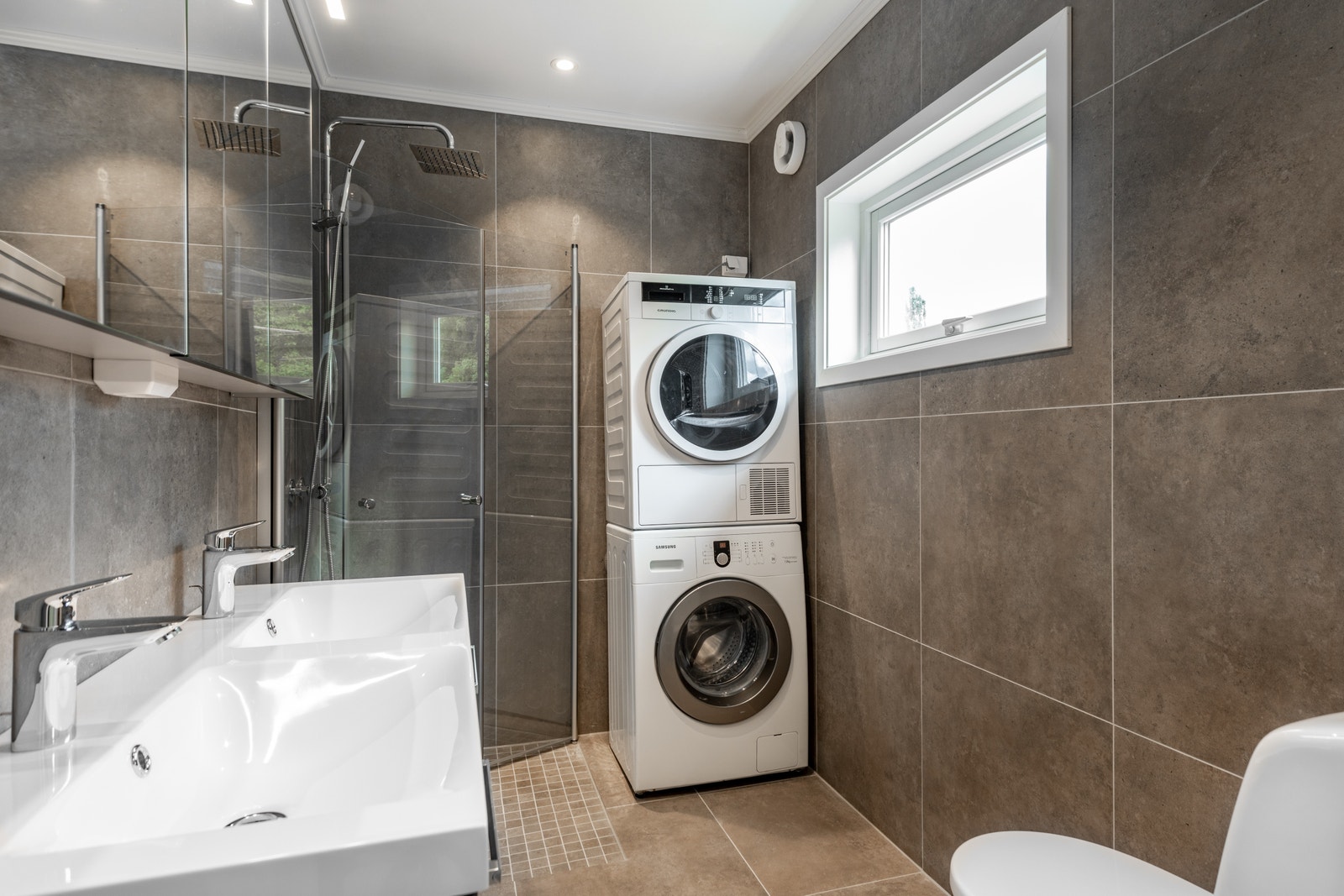 Inklusive vaskemaskin og tørketrommel Galleribilde