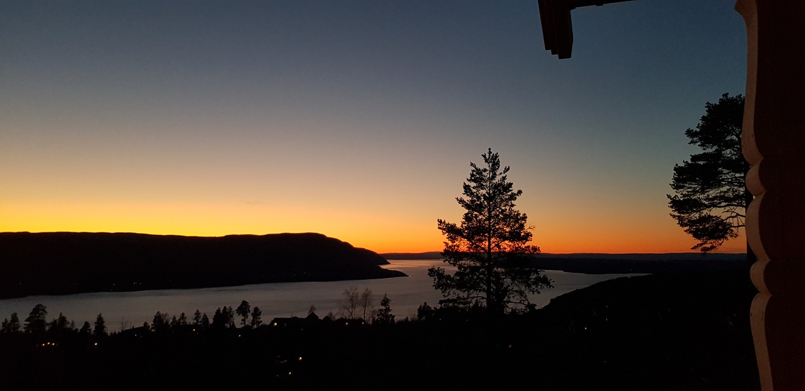 Panoramautsikt fra terrasse over Mjøsa - Aldri like dager på Mjøshytte Galleribilde