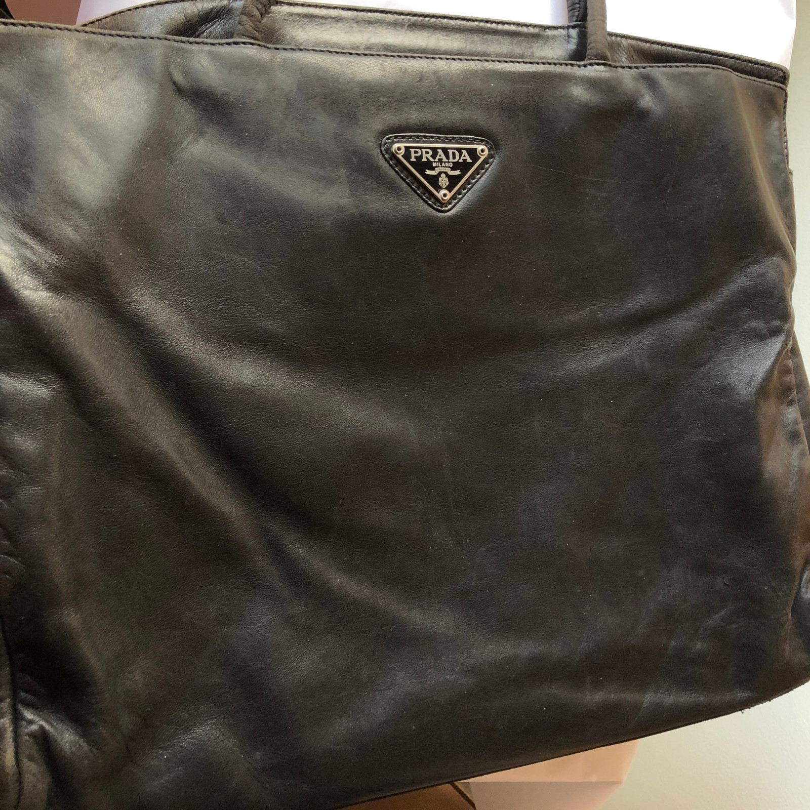 Ekte PRADA LEATHER Skulder Veske | FINN.no Ekte Prada veske ( kvittering | FINN.no