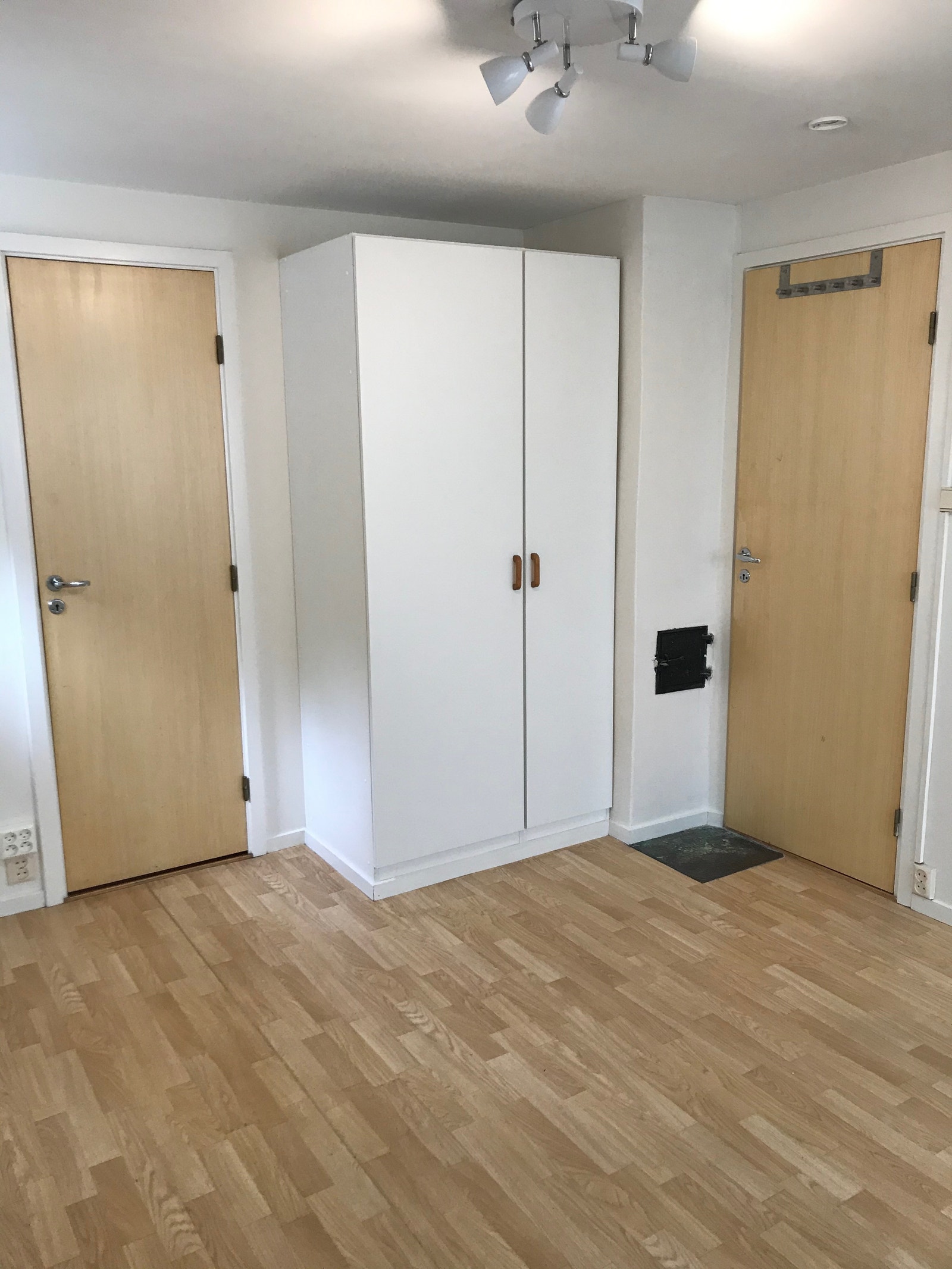 Soverom 1 - Inngang til bod og stue Galleribilde