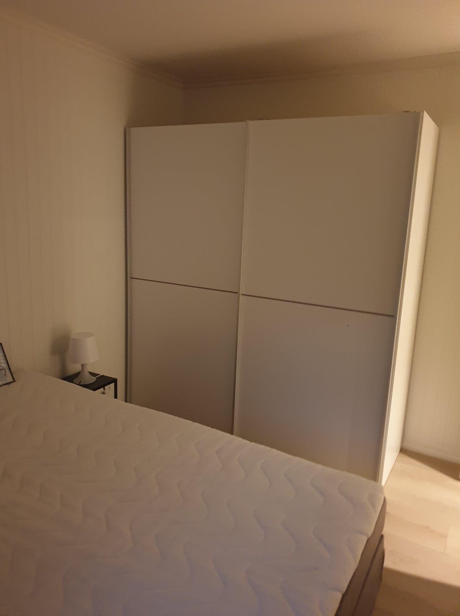 Skap på soverrommet Galleribilde