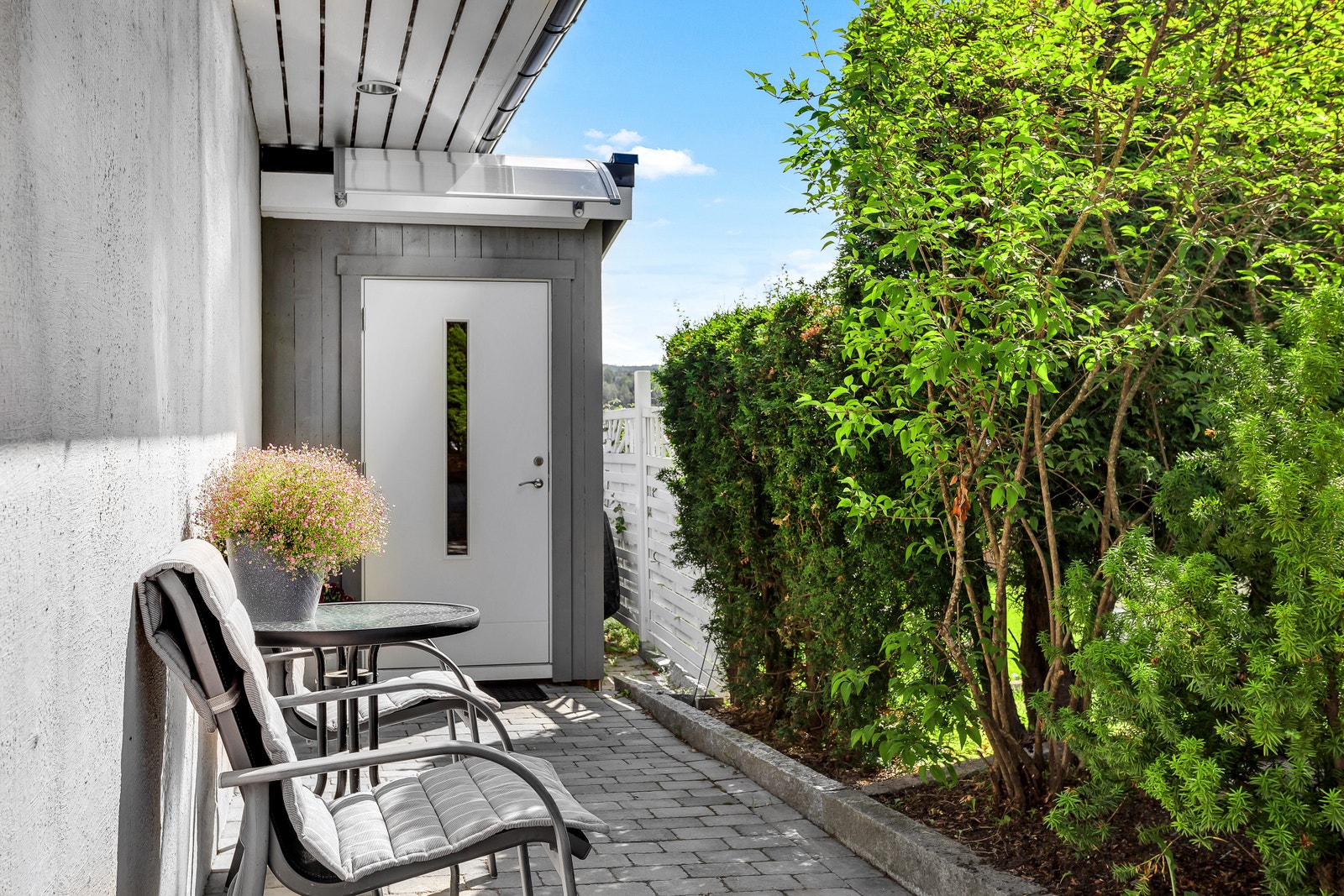 Egen uteplass med en skjermet beliggenhet i rolig villaområde Galleribilde