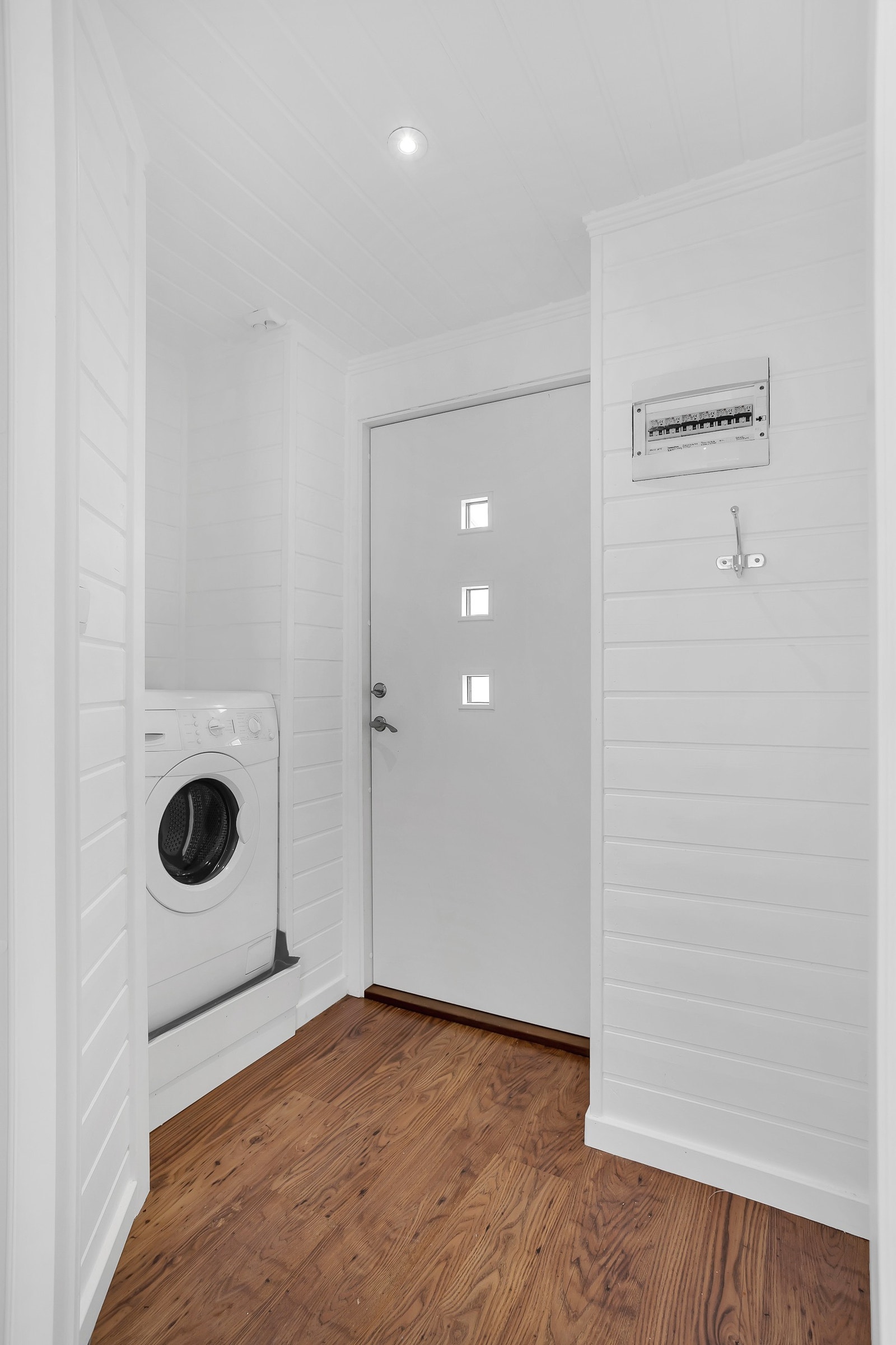 Egen entré i underetasjen med vaskemaskin og mulighet for tørking av klær Galleribilde