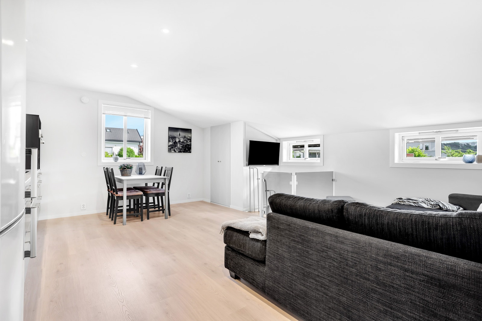 God plass til både sofa og spisegruppe Galleribilde