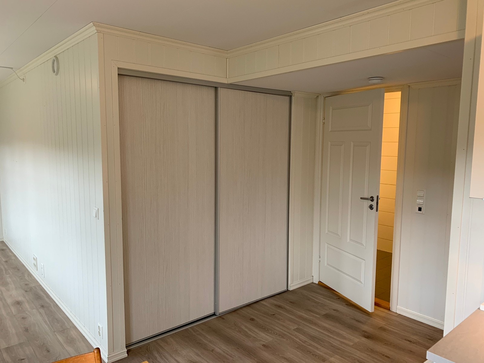 Fra kjøkken mot bad og vaskerom Galleribilde