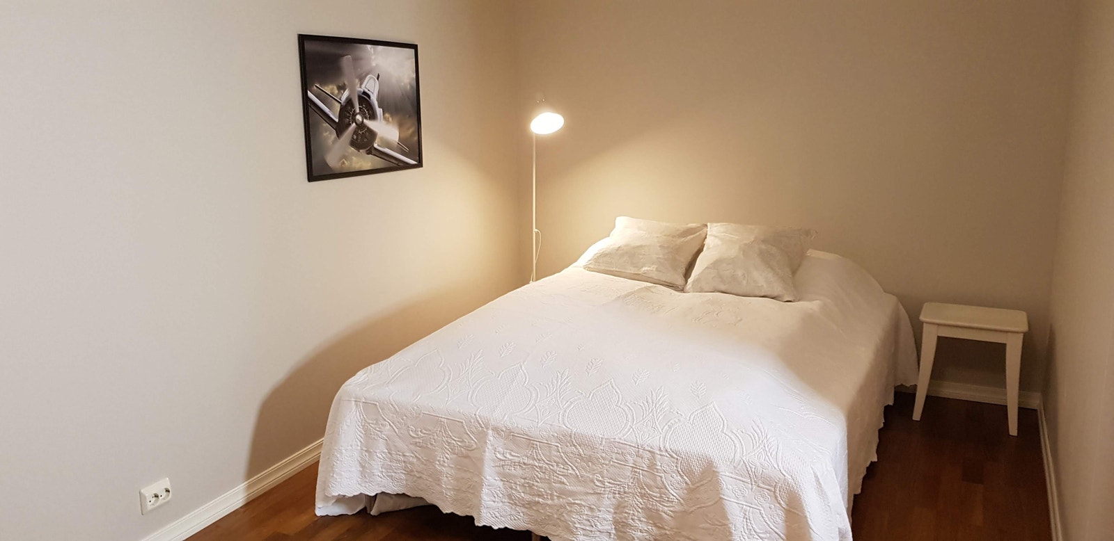 Soverom med seng (150cm) Galleribilde