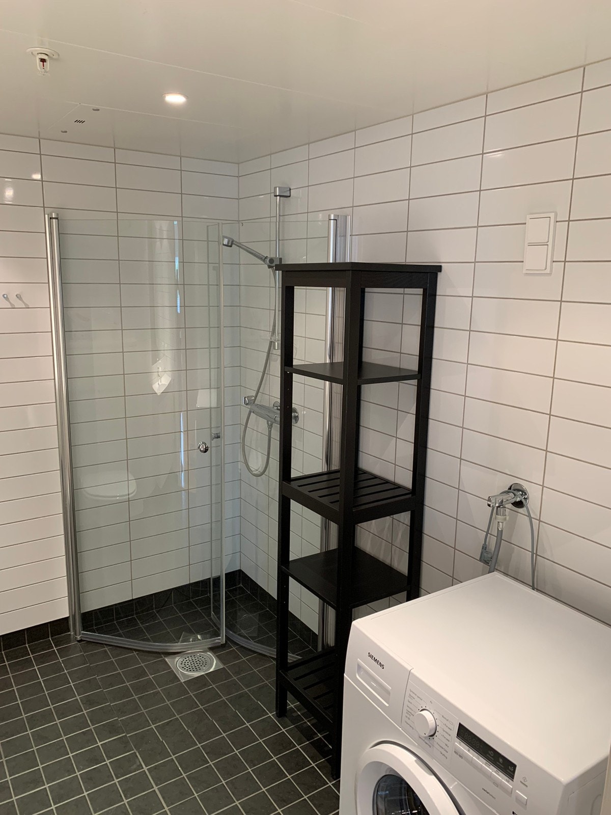 Bad, vaskemaskin som på bilde, tørketrommel ble kjøpt ny i mars 2023. Galleribilde