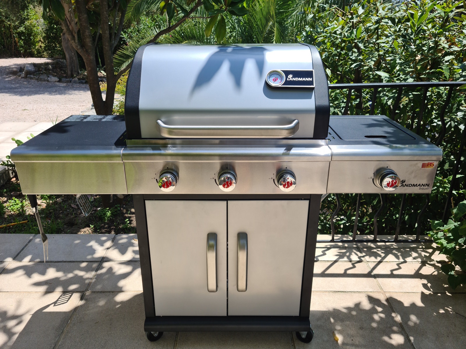 Ny grill på forsiden av huset Galleribilde