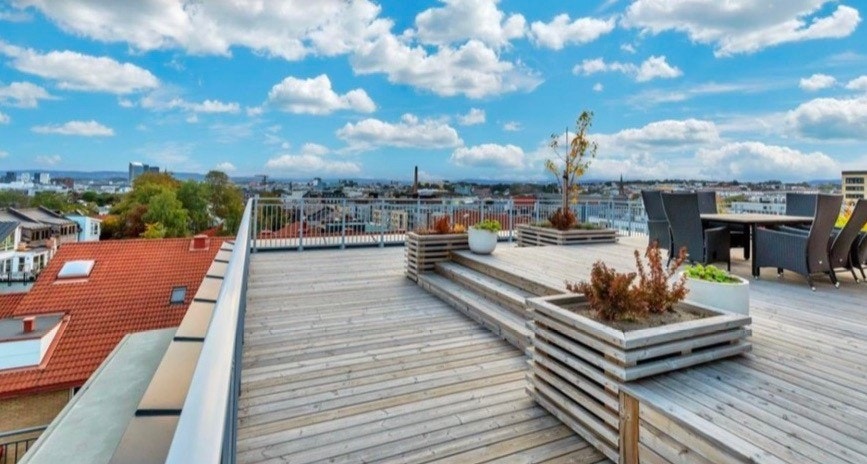 Terrasse - utsikt og sol Galleribilde