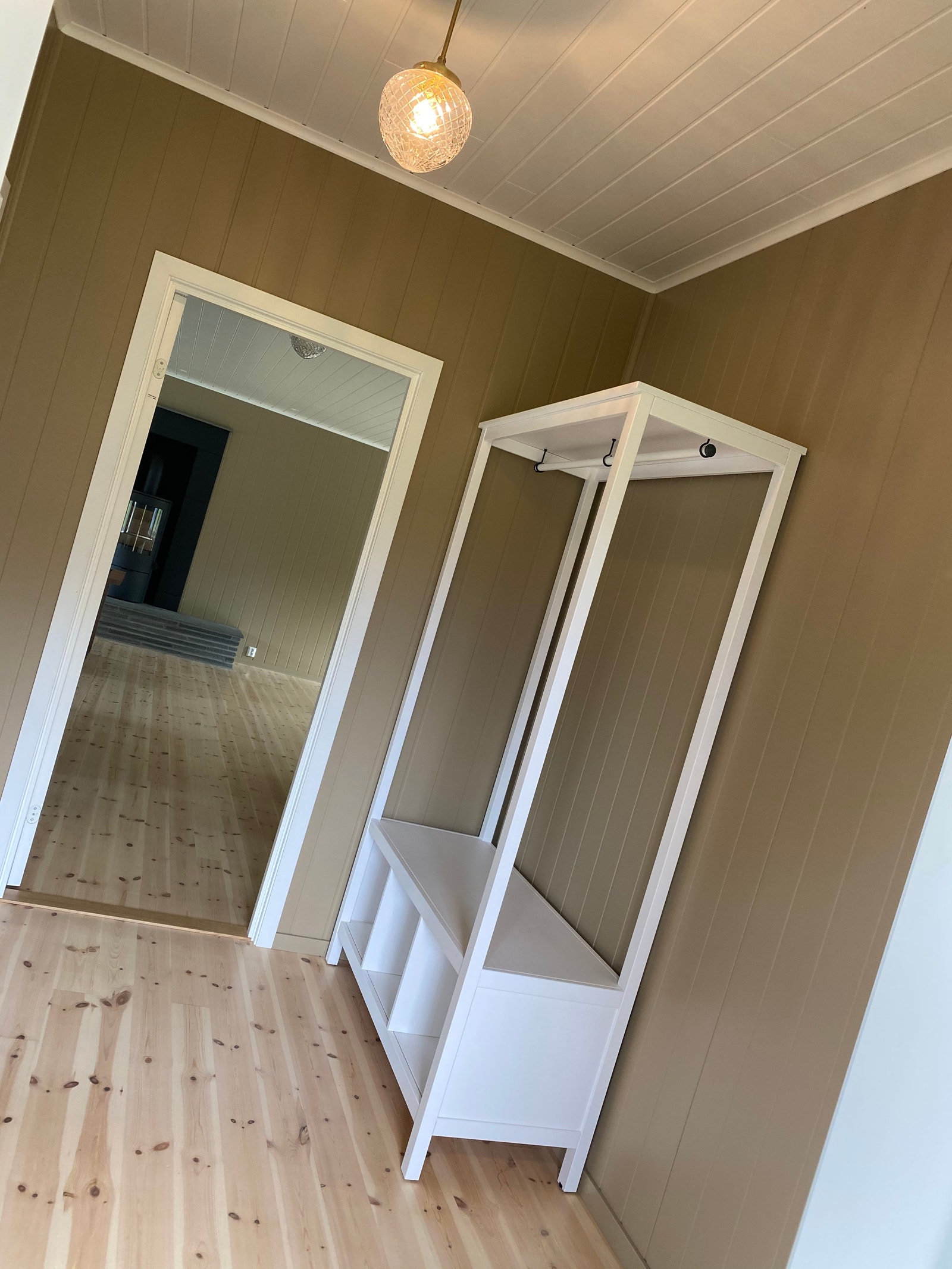 Entre med møbel Galleribilde