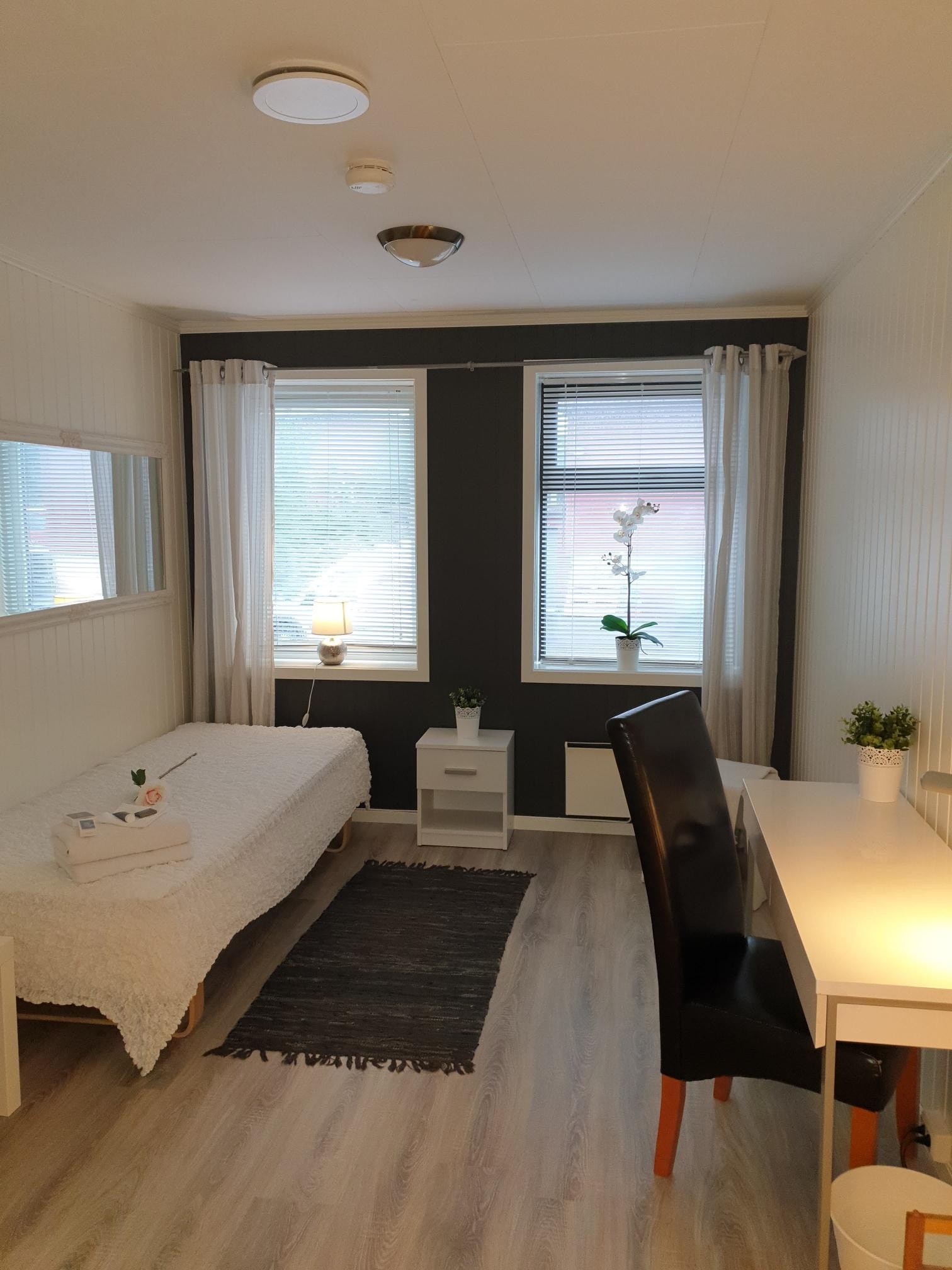 Rom 4.1
koselig og ny restaurert hybel sommer 2022 mitt I sentrum av Narvik.
Link til flere bilder av rommet: Galleribilde