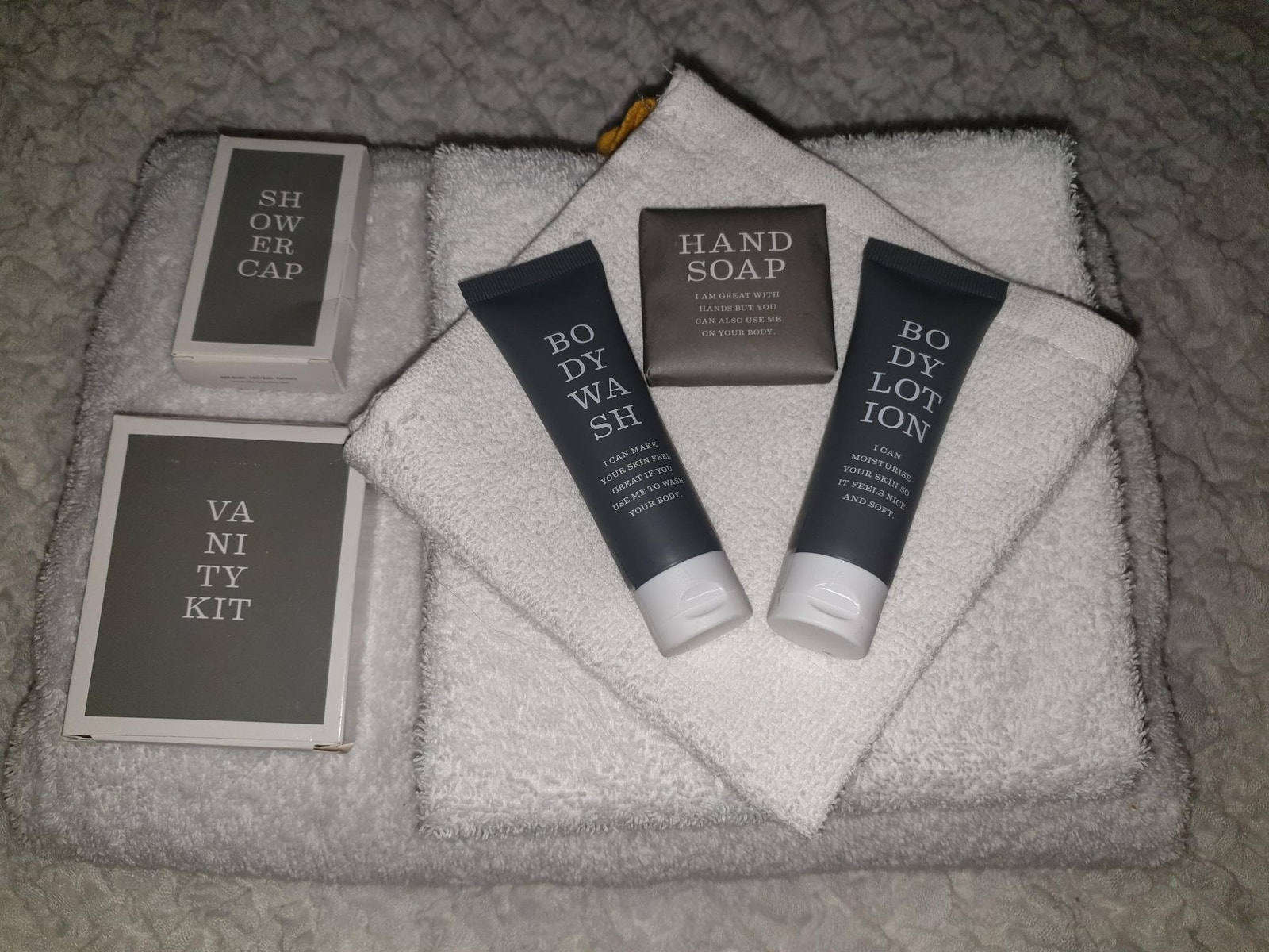 Følger med alt av sengetøy og håndklær om ønskelig.Link til flere bilder. https://www.facebook.com/share/p/AESnP4bGMxQVekDd/ Galleribilde