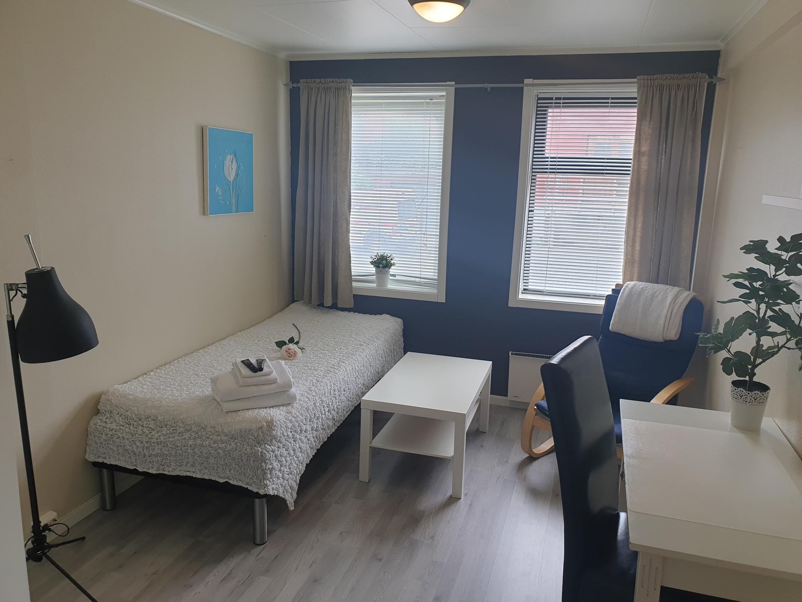 Rom 3.1
koselig og ny restaurert hybel sommer 2022 mitt I sentrum av Narvik.
Link til flere bilder av rommet: Galleribilde