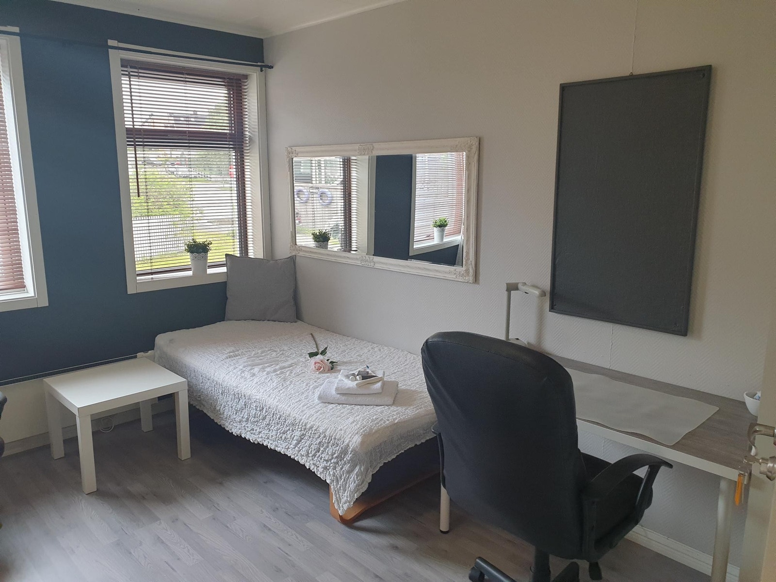 Rom 1.1
koselig og ny restaurert hybel sommer 2022 mitt I sentrum av Narvik.
Link til flere bilder av rommet: Galleribilde