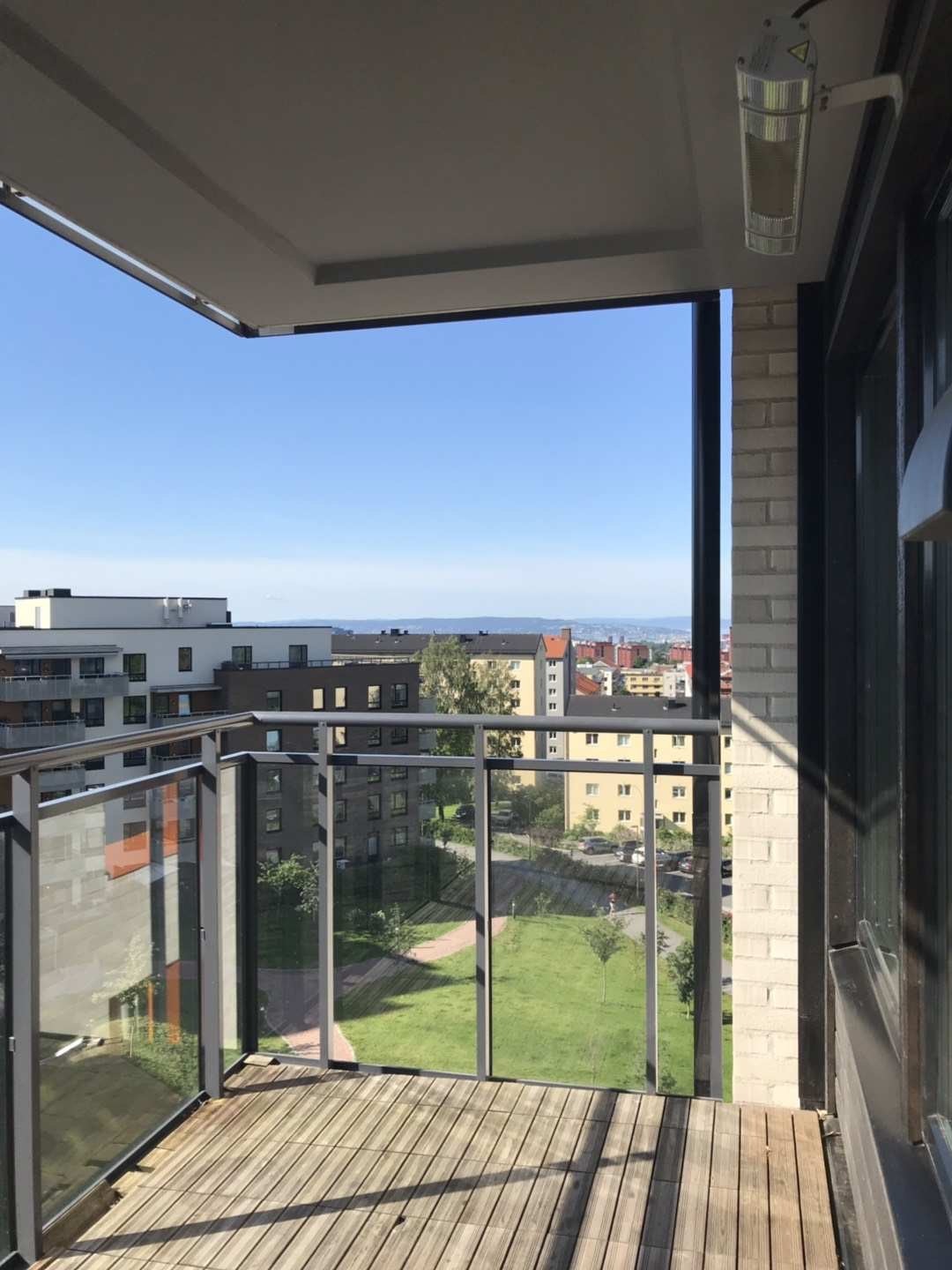 Veldig fin utsikt fra balkong (mot sentrum (Aker brygge) Galleribilde