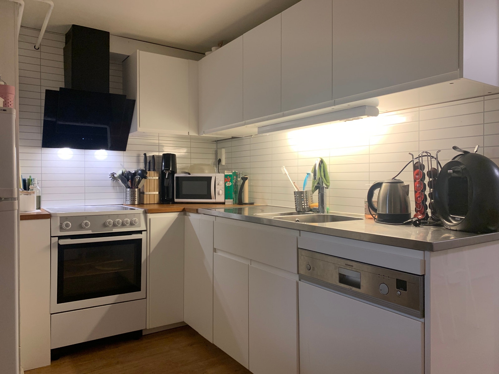 Kjøkken med oppvaskmaskin Galleribilde