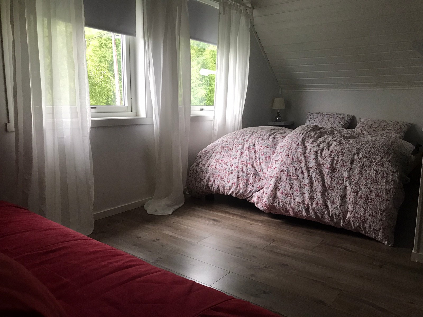 soverom 150 cm bred seng og sovesofa Galleribilde