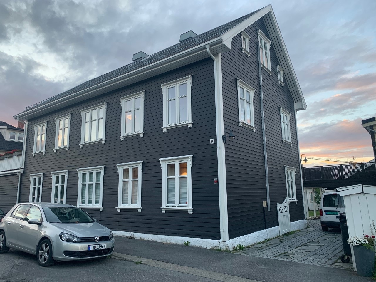 Huset fra gata Galleribilde